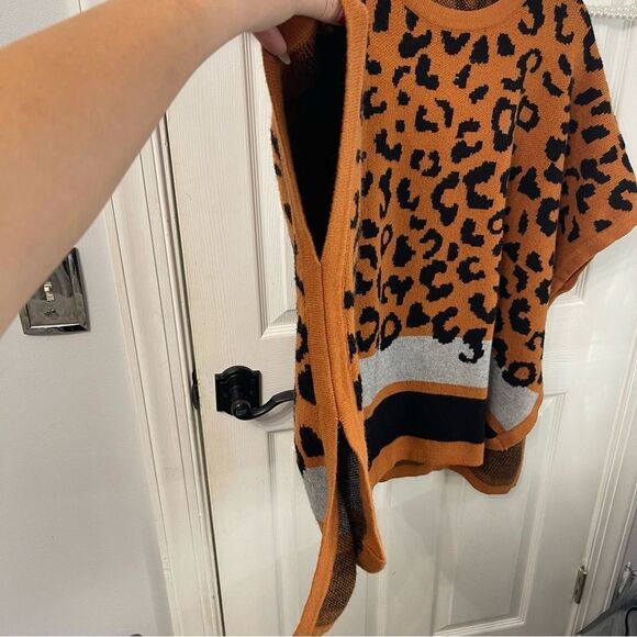 Cheetah Side Split Pullover Sweater - Picture 7 of 9